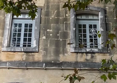 Fenêtre sur façade classée
